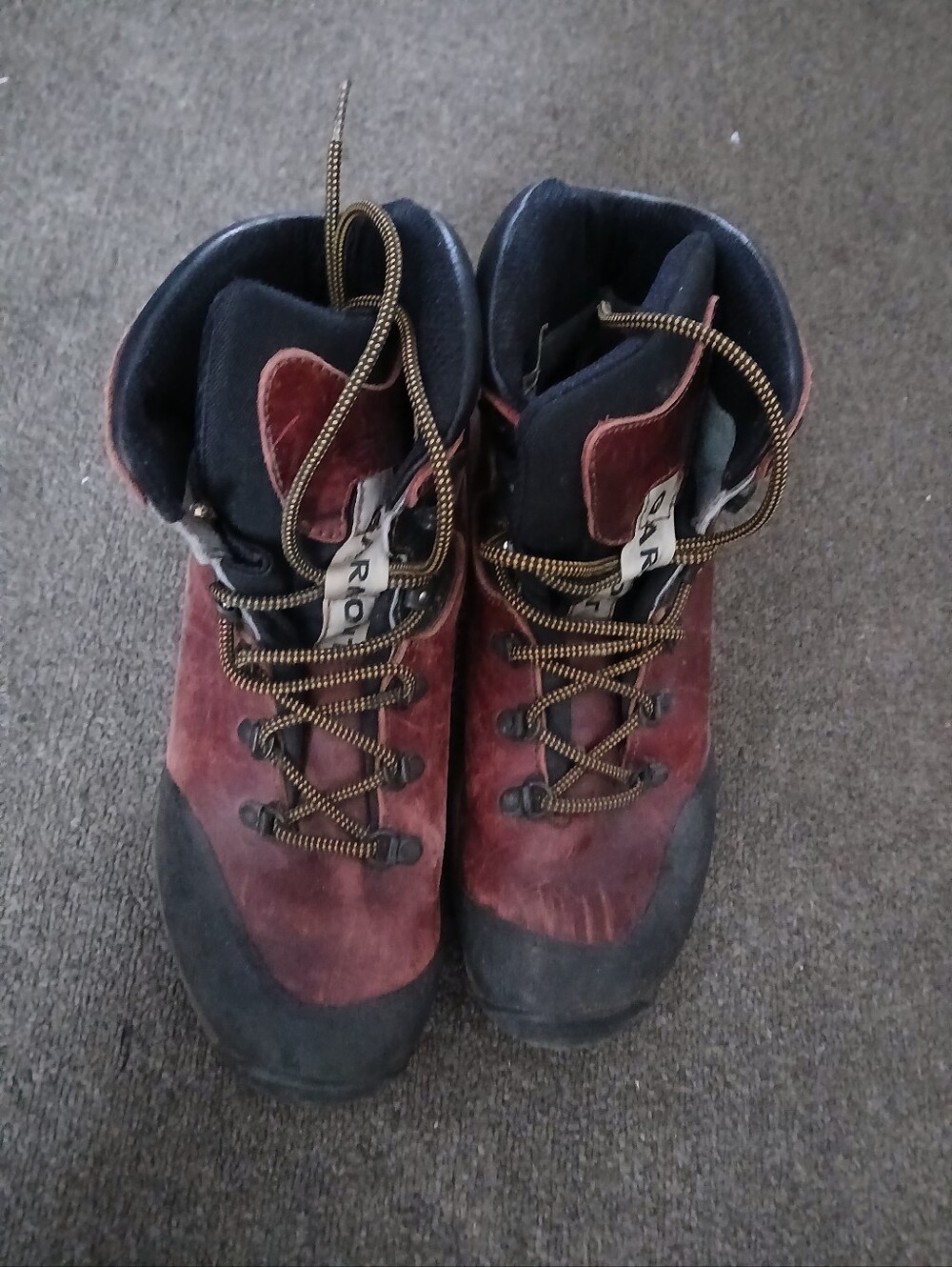 Garmont Men's Burgundy Leather Hiking Boots - Durable Outdoor Footwear Size 9